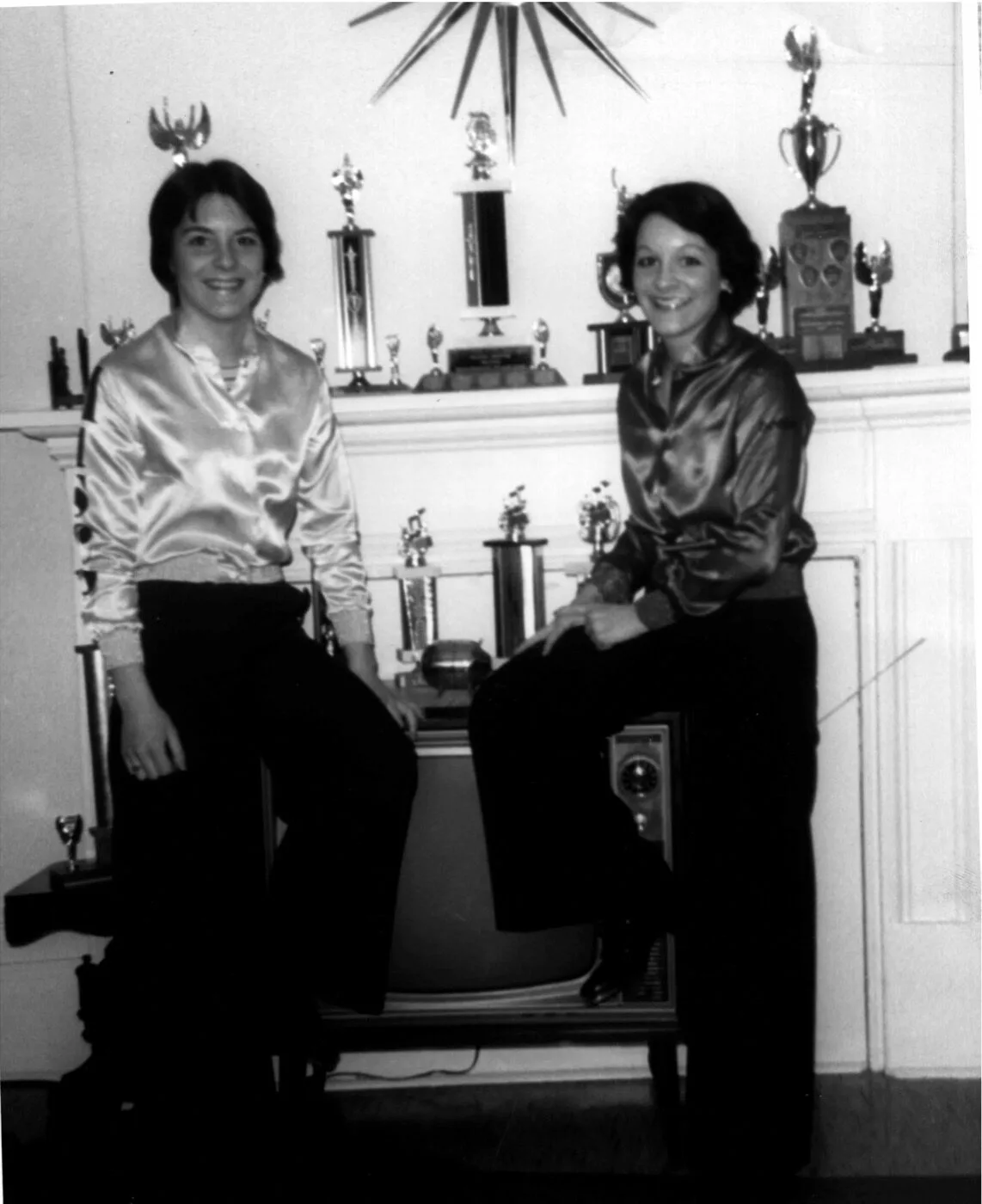 Newspaper clipping: Cindy and sister Sheila.